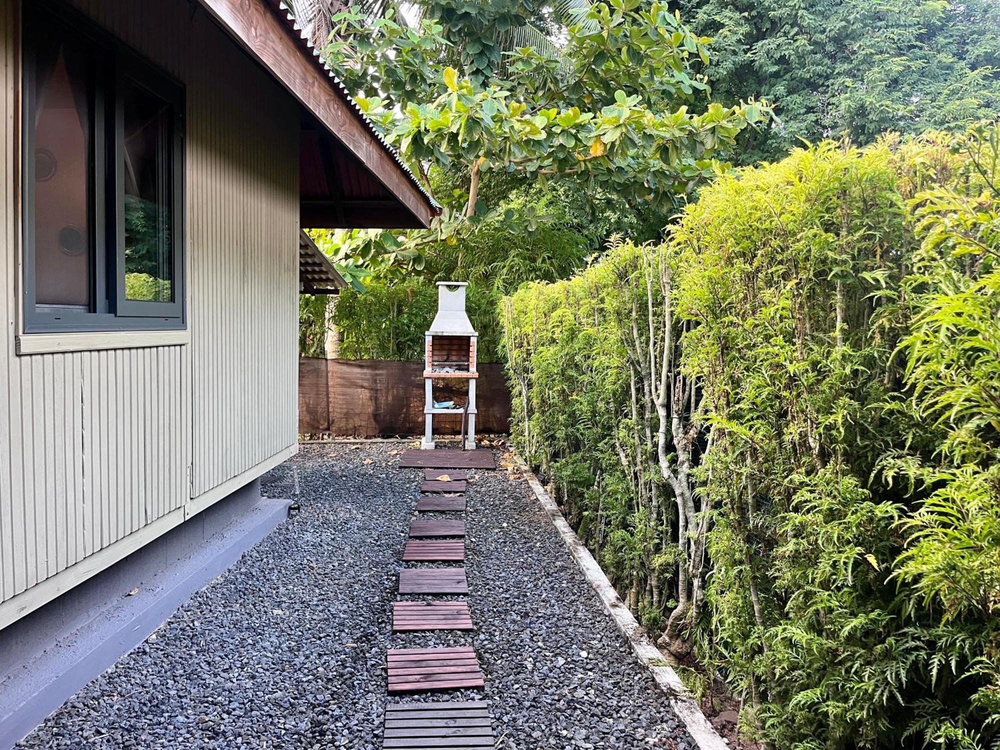 Faaora Lodge, Little Paradise Haapiti 외부 사진