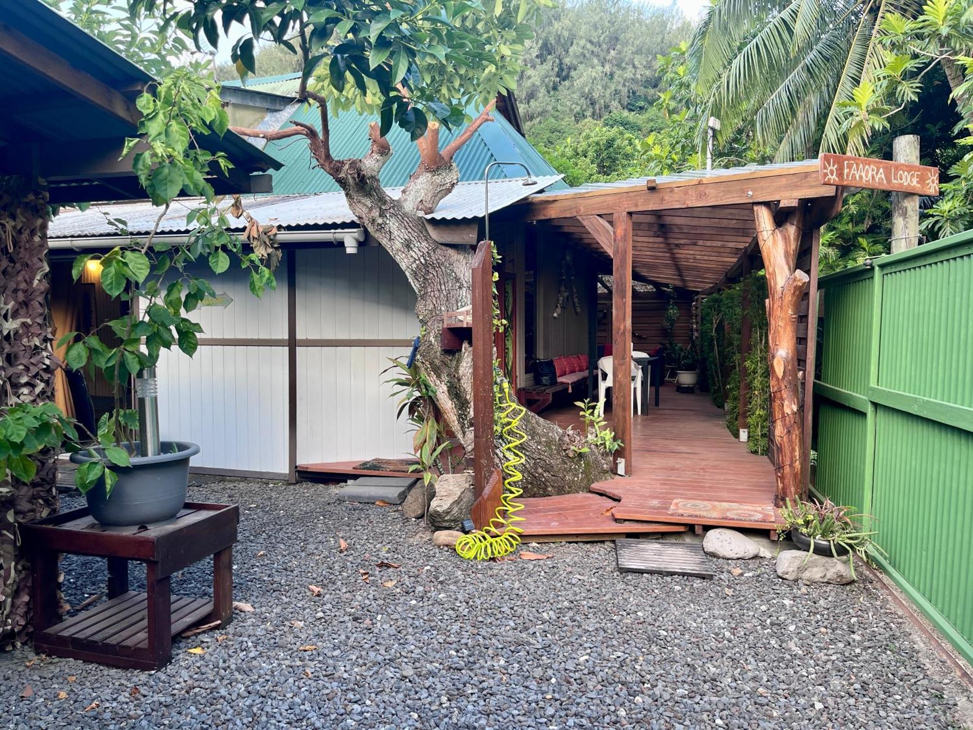 Faaora Lodge, Little Paradise Haapiti 외부 사진