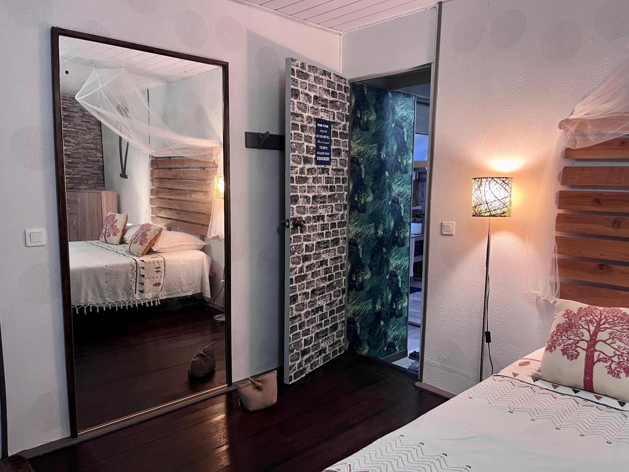 Faaora Lodge, Little Paradise Haapiti 외부 사진