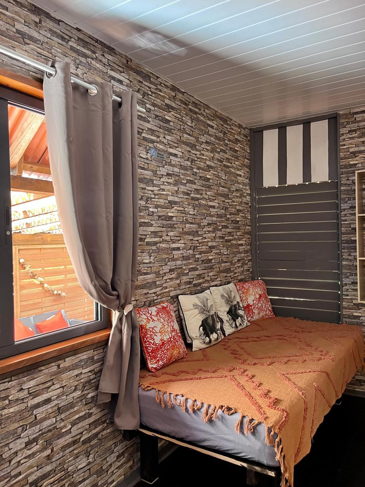 Faaora Lodge, Little Paradise Haapiti 외부 사진
