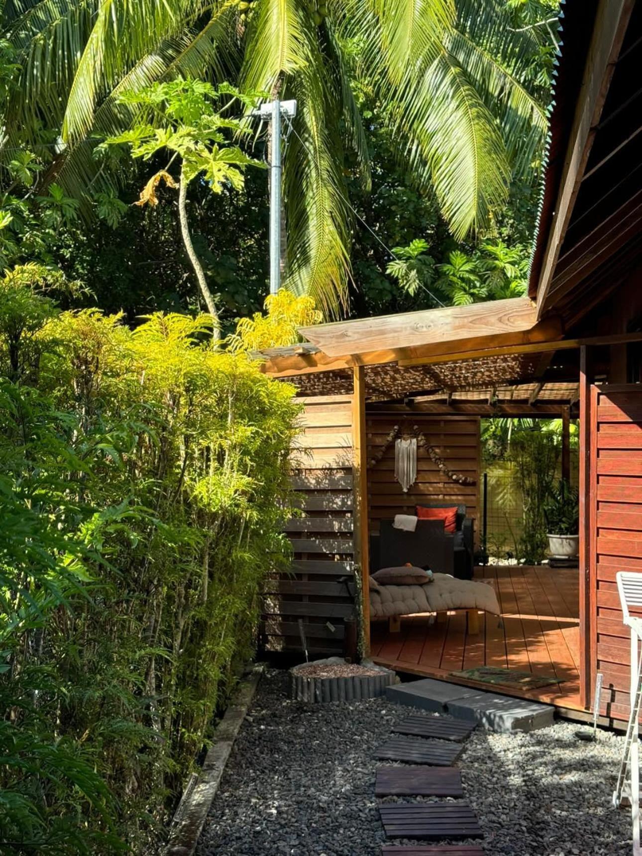 Faaora Lodge, Little Paradise Haapiti 외부 사진