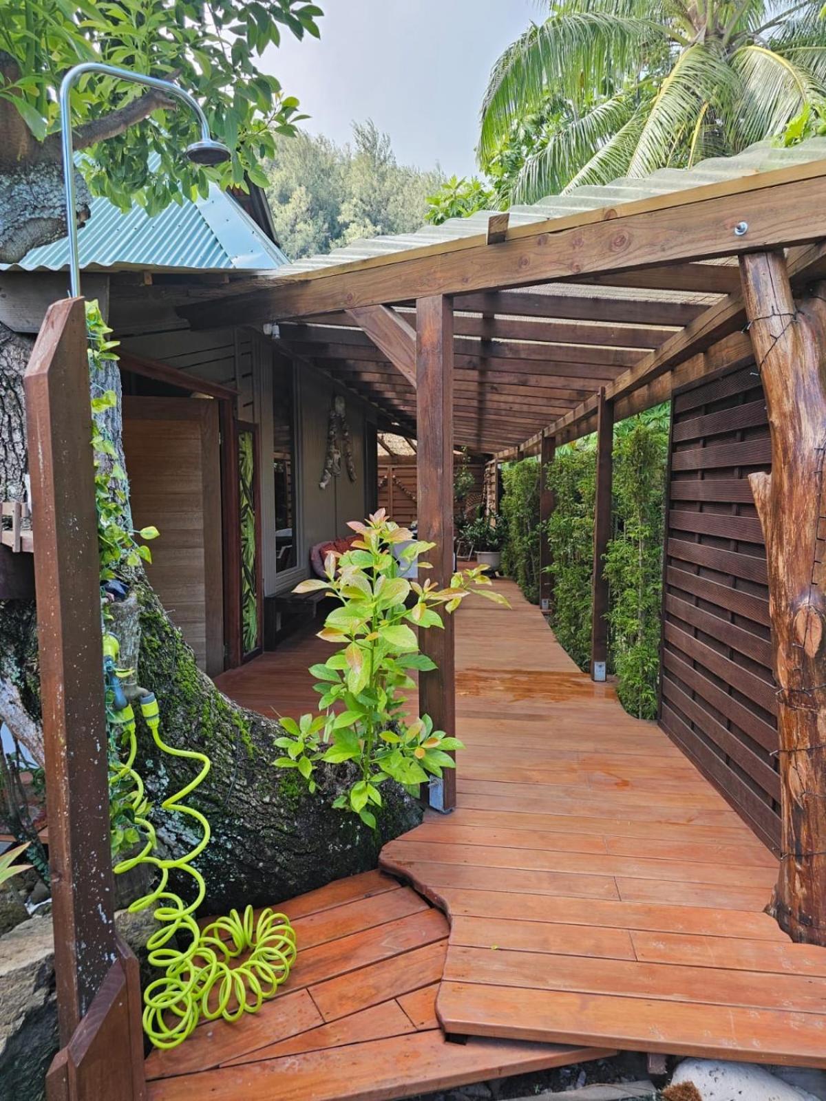 Faaora Lodge, Little Paradise Haapiti 외부 사진