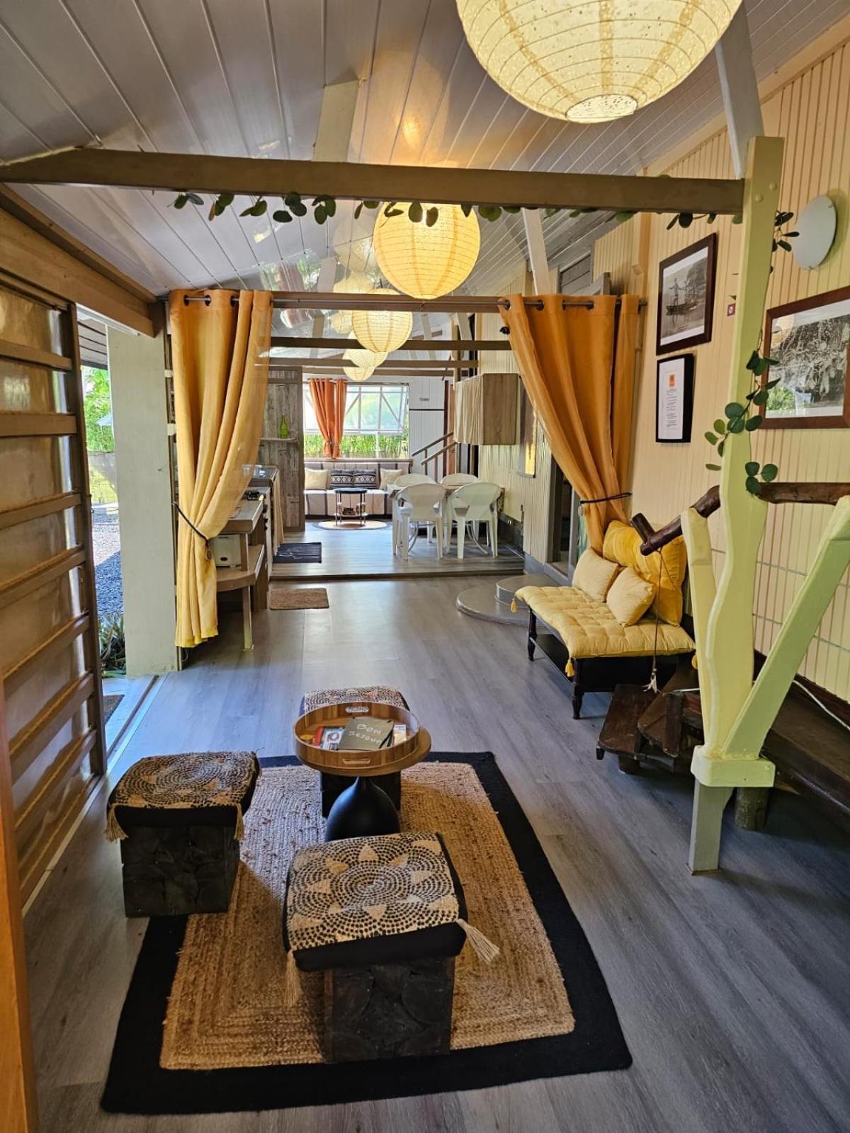 Faaora Lodge, Little Paradise Haapiti 외부 사진