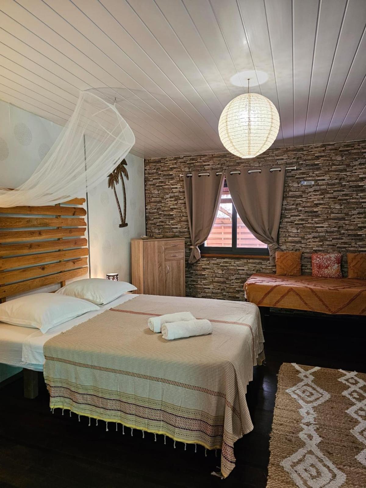 Faaora Lodge, Little Paradise Haapiti 외부 사진