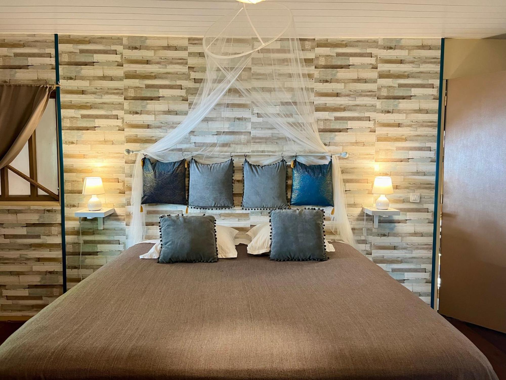 Faaora Lodge, Little Paradise Haapiti 외부 사진