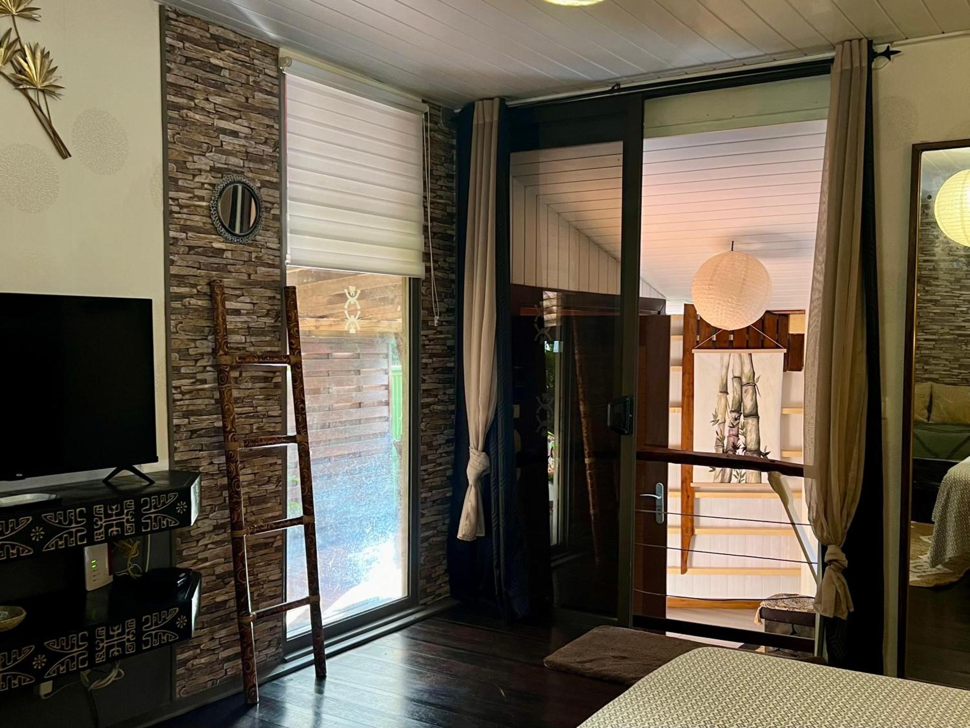 Faaora Lodge, Little Paradise Haapiti 외부 사진